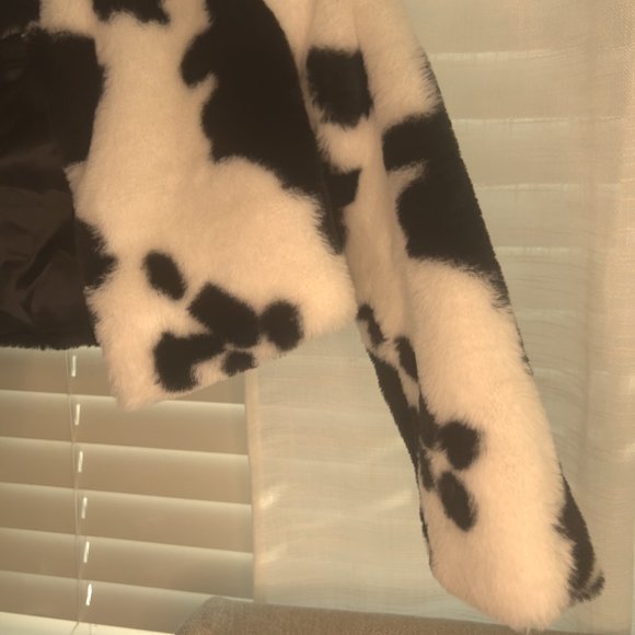 Kids Size 5T Cow Print Cropped Jacket Black & White - Picture 5 of 7